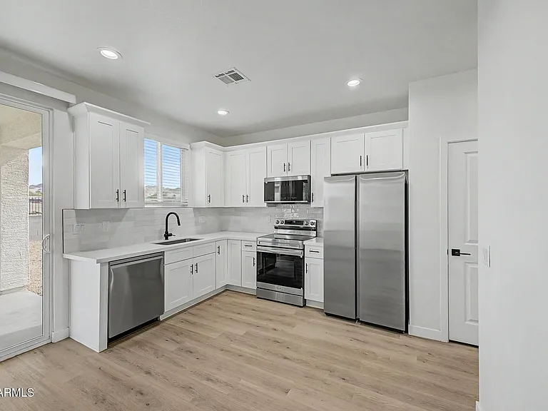 141 W Latona Rd — Photo 6