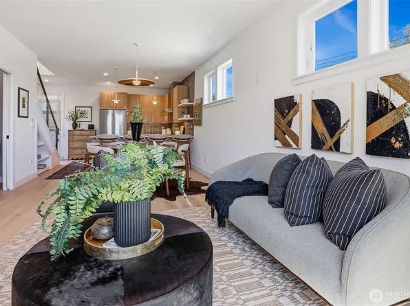 8332 24th Avenue NW, Seattle, WA 98117