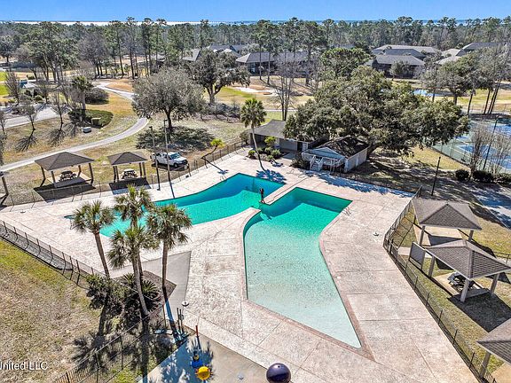 2nd image of 205 Lakeside Villa #A