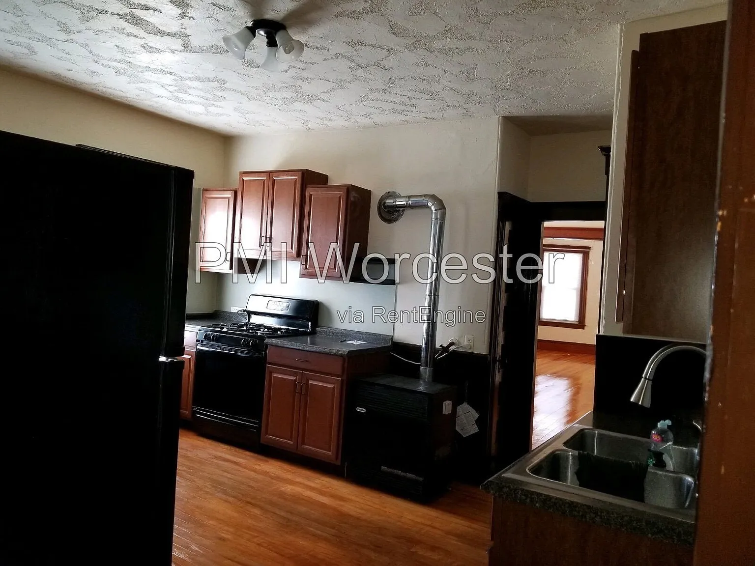 2 bed, 1.0 bath, $1,590 — Photo 4