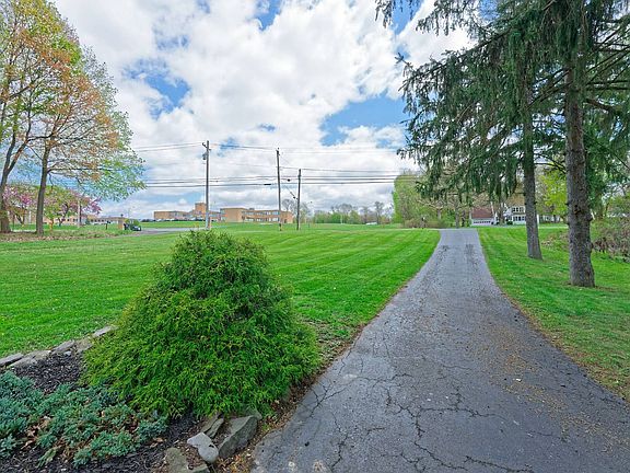 3rd image of 146 Bloomingrove Dr