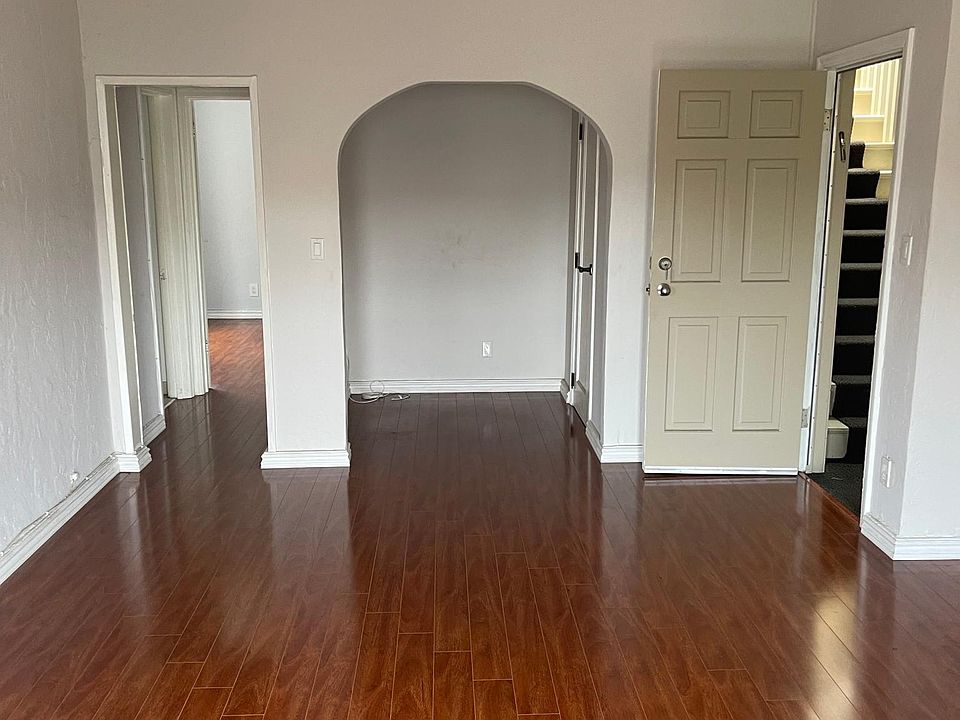 1st image of 625 S Dunsmuir Ave #207