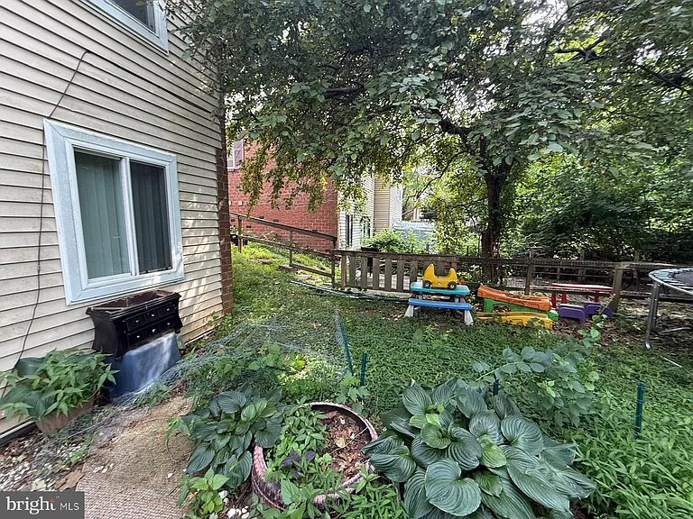 9388 Neil Rd #B — Photo 11