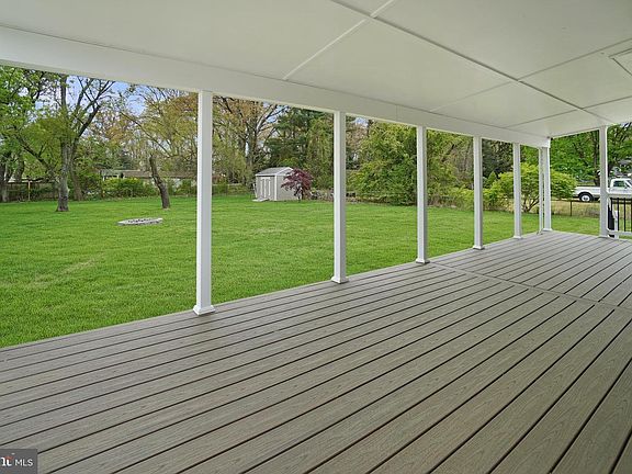 4th image of 477 Martin Dr