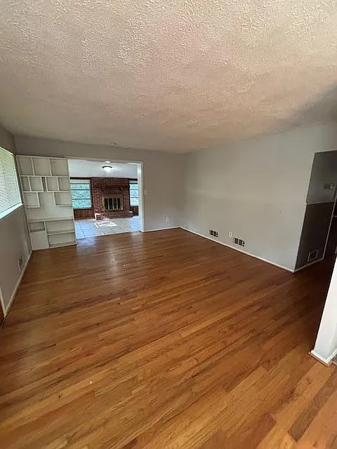 3 bed, 1.5 bath, 1566 sqft, $1,795 — Photo 3