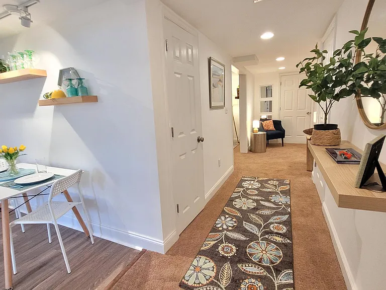 Modern, minimalist decor