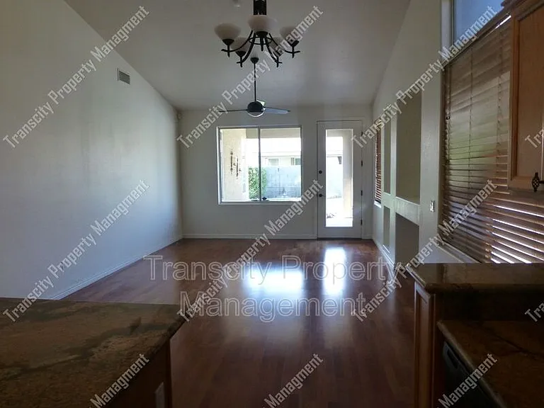 1369 W Enfield Way — Photo 2