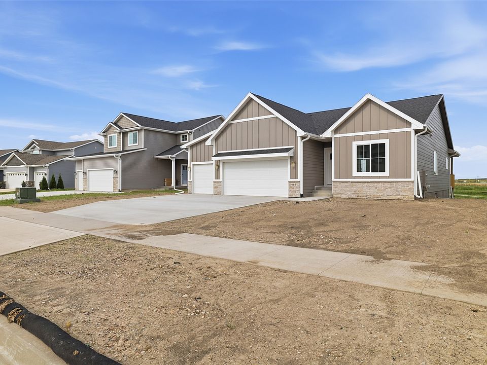 1st image of 665 Rosemont Dr