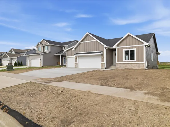 665 Rosemont Dr, Waukee, IA 50263