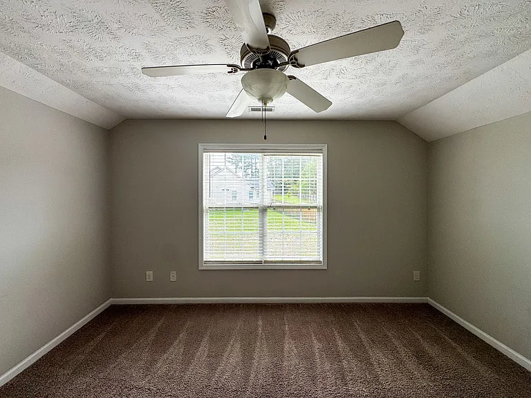 381 Chamberlin Blvd — Photo 23