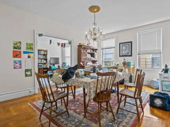 14 Van Corlear Place image 4 of 7