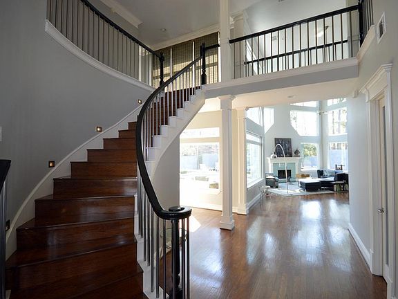 Stunning 2 story entry features wood floors & high ceilings.