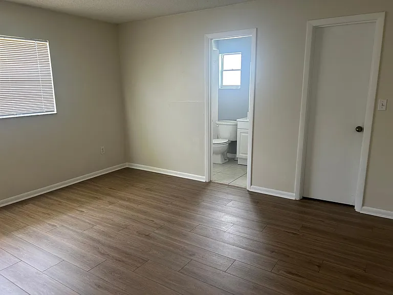 560 Lake August Dr — Photo 15
