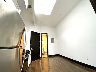 Rented by R New York
