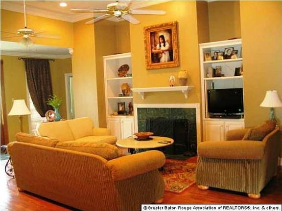 Living Rm w/Fireplace