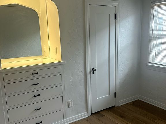 3rd image of 2543 Eucalyptus Ave