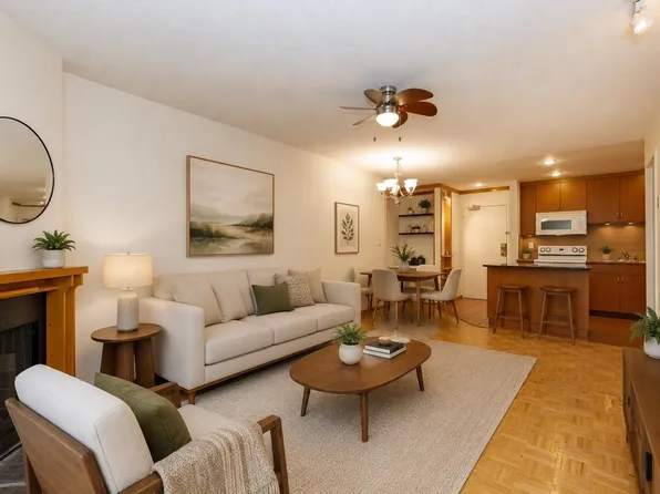 1209 Howie Ave #213, Coquitlam, BC V3J 1T9