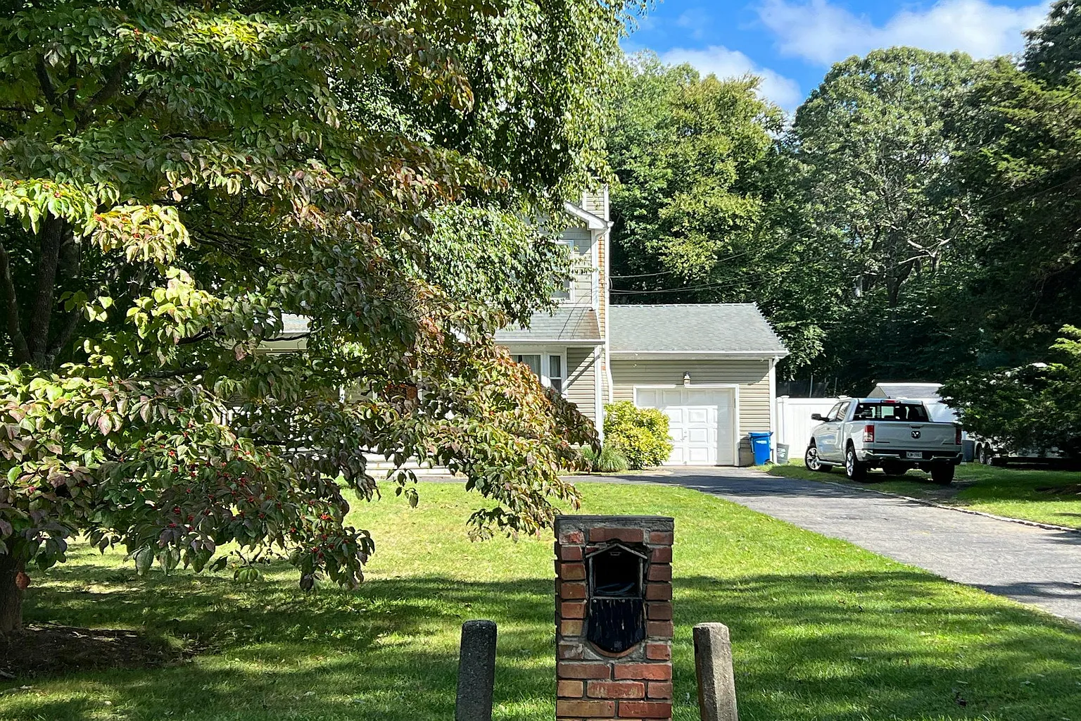 69 Oak St photo 1