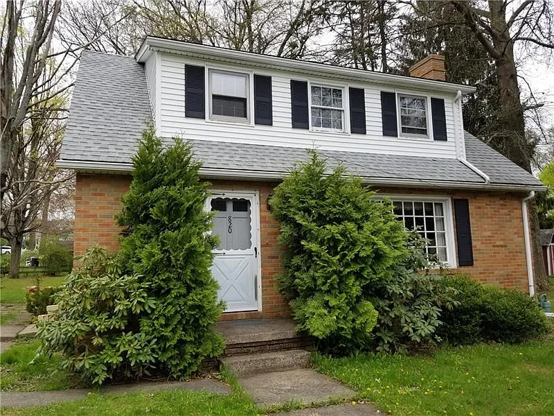 820 W Garrett St photo 1