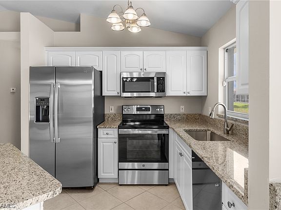 5th image of 2721 SW 12th Ave