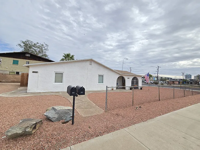 1007 N Scovel St — Photo 2