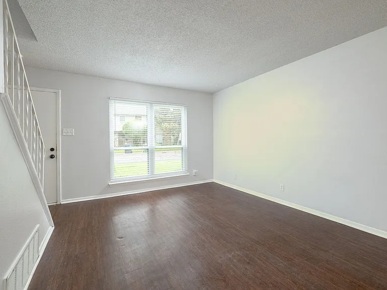 2438 N Graham Dr — Photo 16