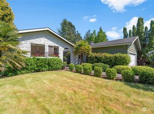 19420 46th Ave NE, Lake Forest Park, WA