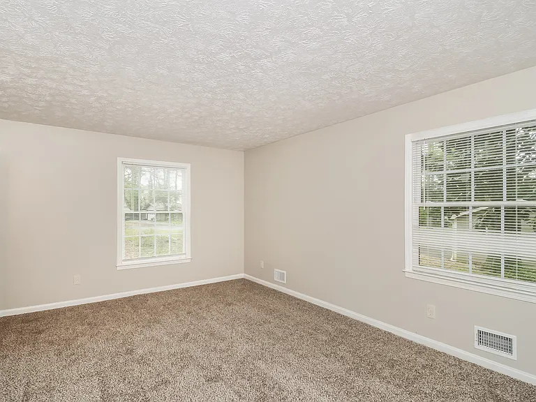 2617 Twin Oaks Dr SW — Photo 5