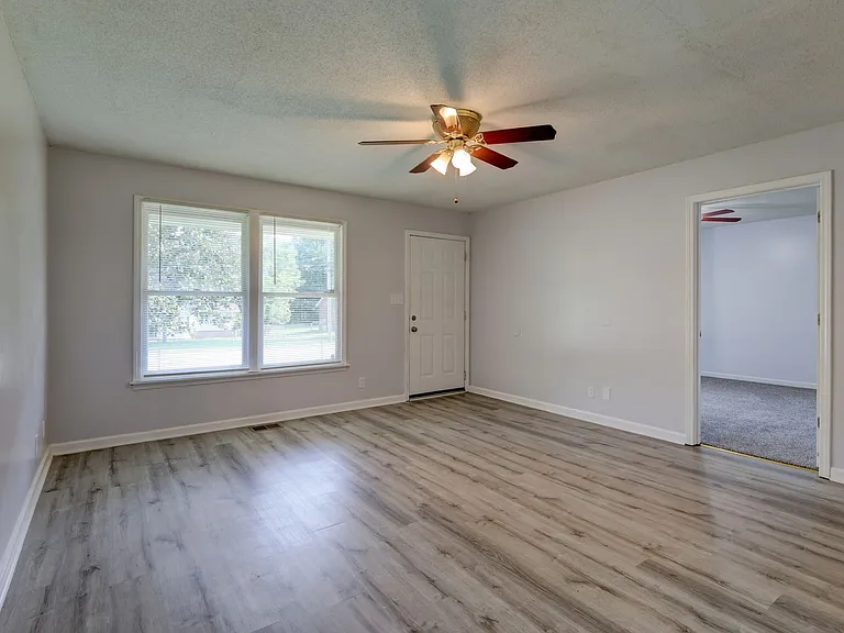 204 Bob White Dr — Photo 9