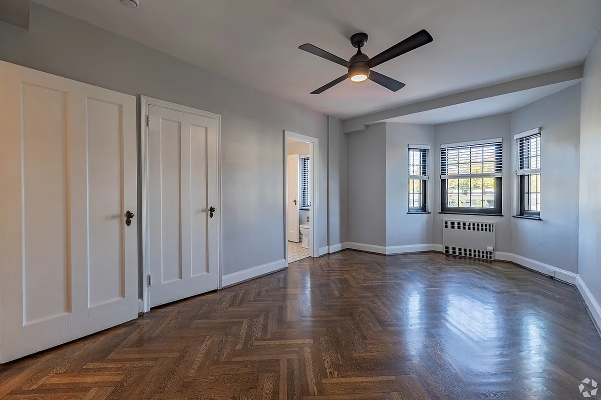 Building Photo - 2645-2649 Erie Ave #31