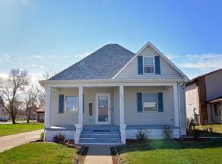 122 E Pearl St, Staunton, IL 62088