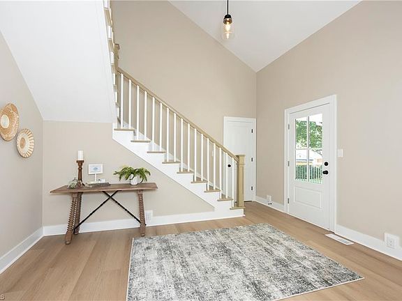 4th image of 214 Park Ave