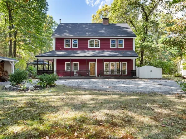 242 Rivulet St, Uxbridge, MA 01569