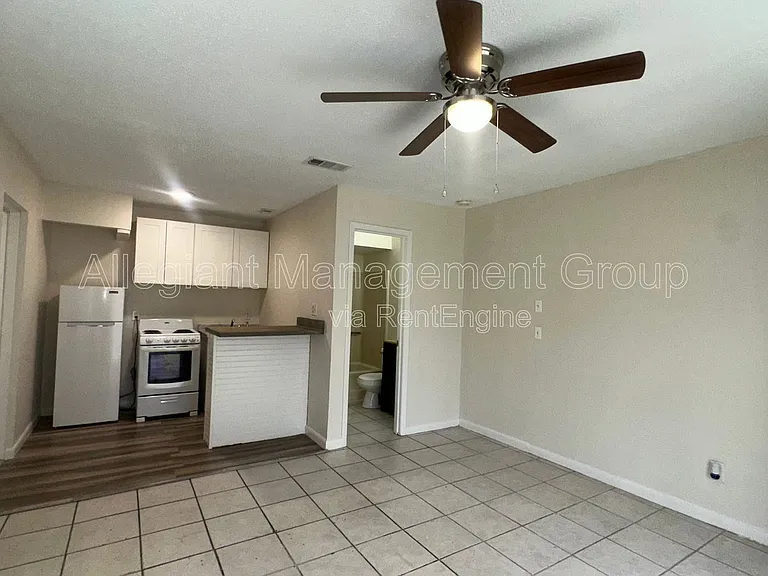 622 Royalty Ct #B — Photo 3