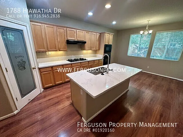 1788 Hiawatha Dr — Photo 7