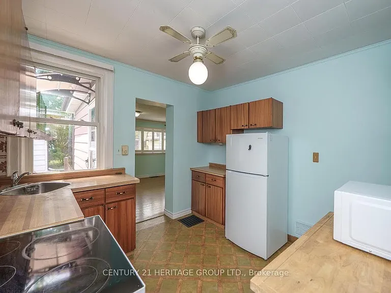 203 Hibbert Ave — Photo 11