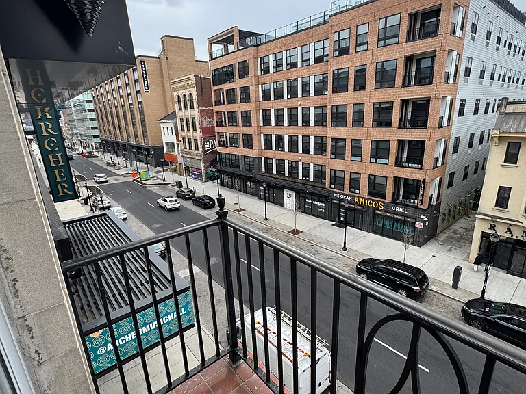 948 Court St #401 — Photo 16