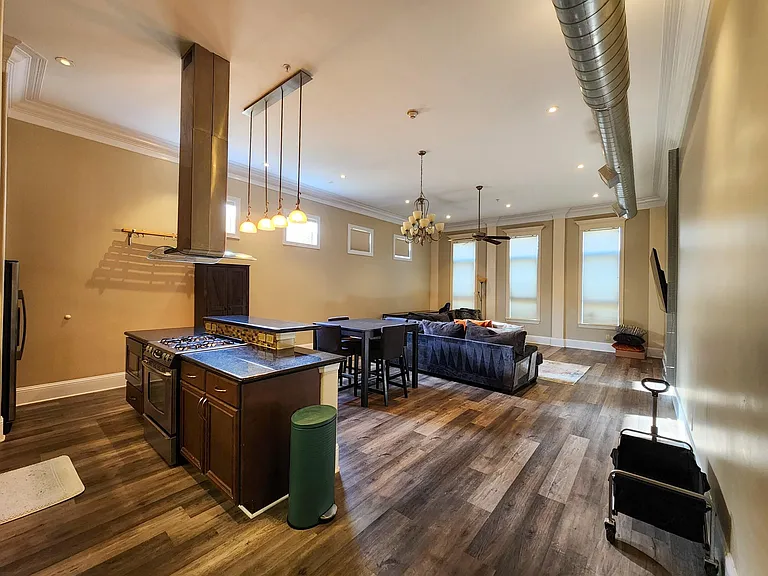 2510 Travis St #105 — Photo 10