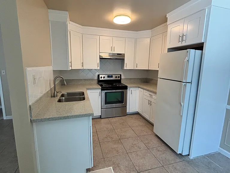 4350 41st St #3 — Photo 2
