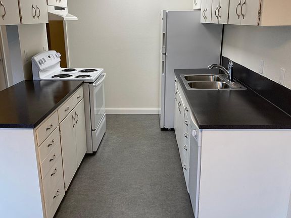 2nd image of 802 N Oakes St APT 2