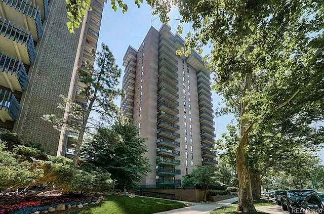 Building Photo - 480 S Marion Pkwy #1101