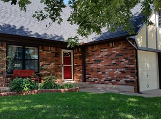 105 S Bouziden Dr, Moore, OK 73160
