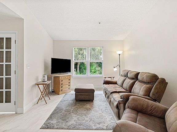 4th image of 2319 N Congress Avenue #33