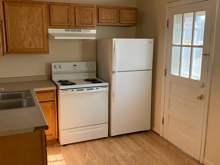 812 Whitney Ave NW — Photo 1