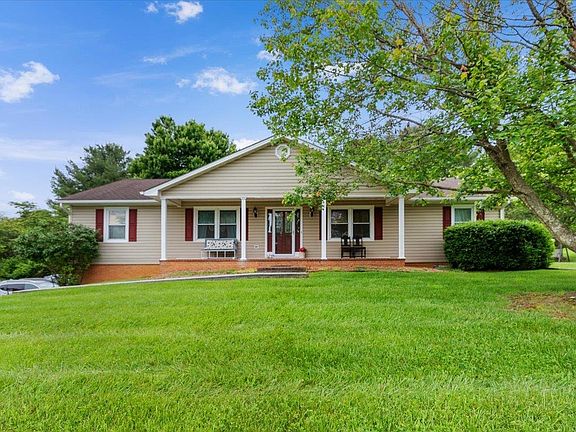 3rd image of 1190 Juniper Dr NW
