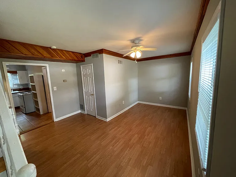 552 Pulaski St — Photo 25