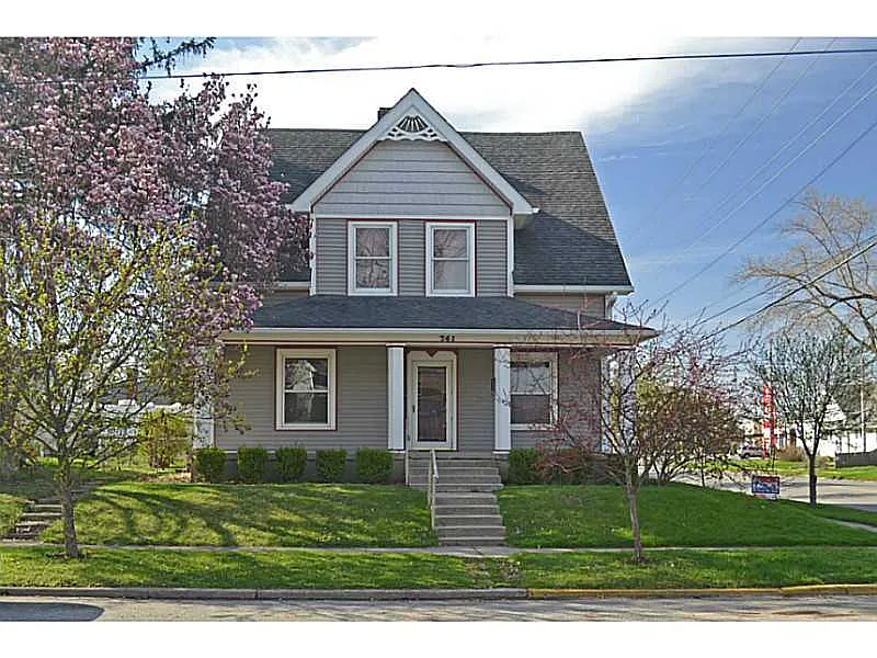 741 W North St photo 1