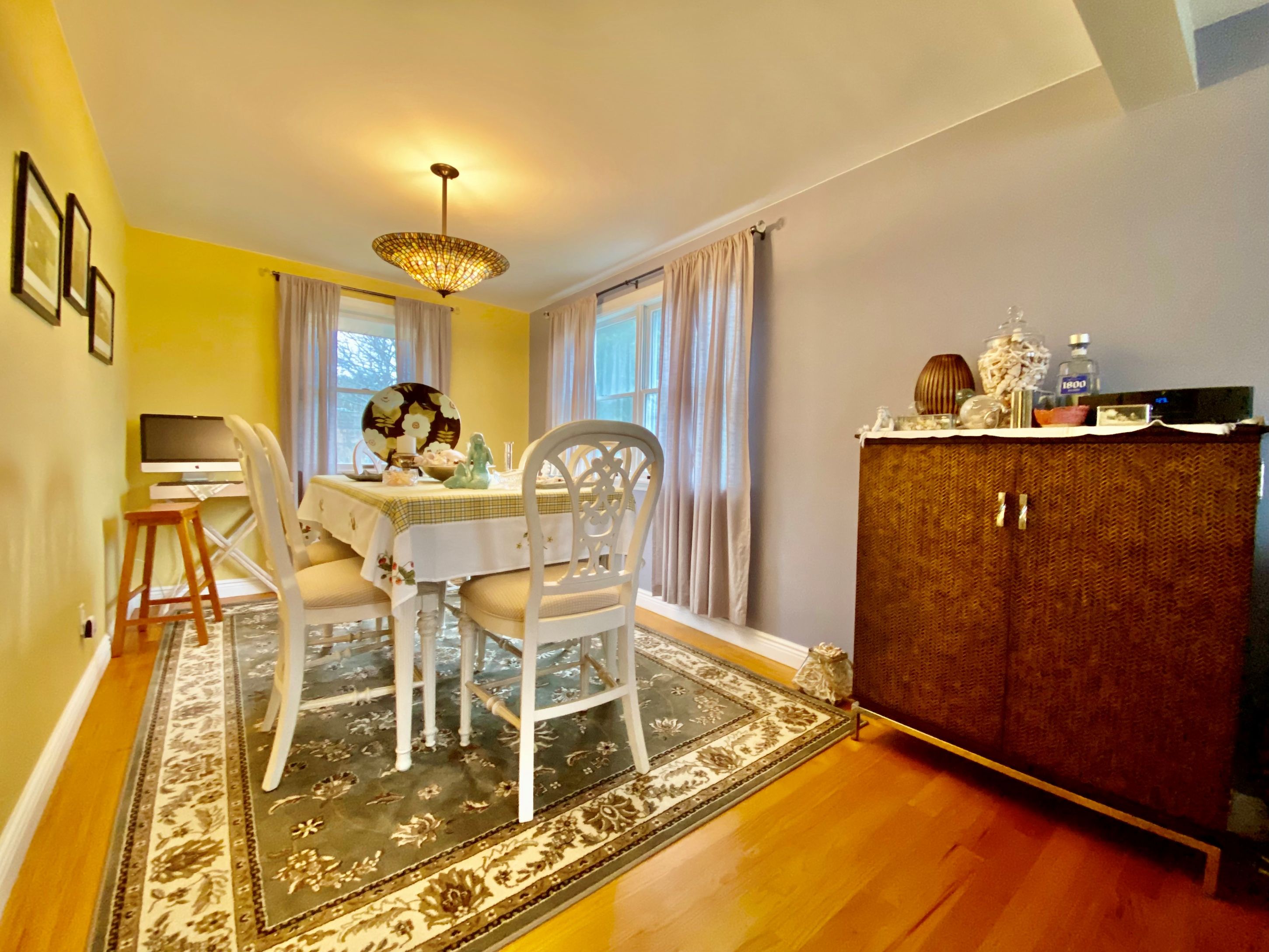 4225 Stars Rd, East Marion, NY 11939 Out East