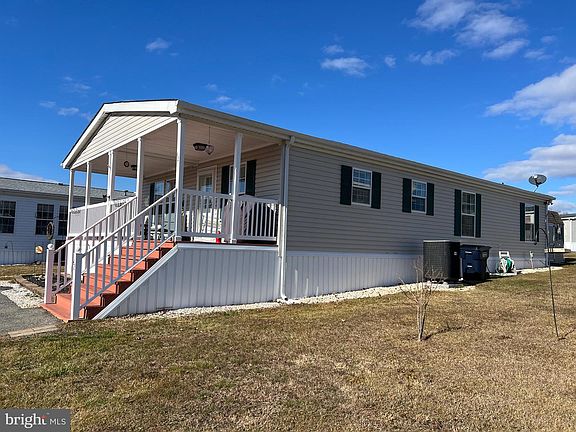 5th image of 42 Queen Eleanor Dr