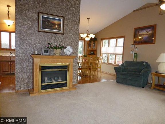 3rd image of 619 Chestnut Dr